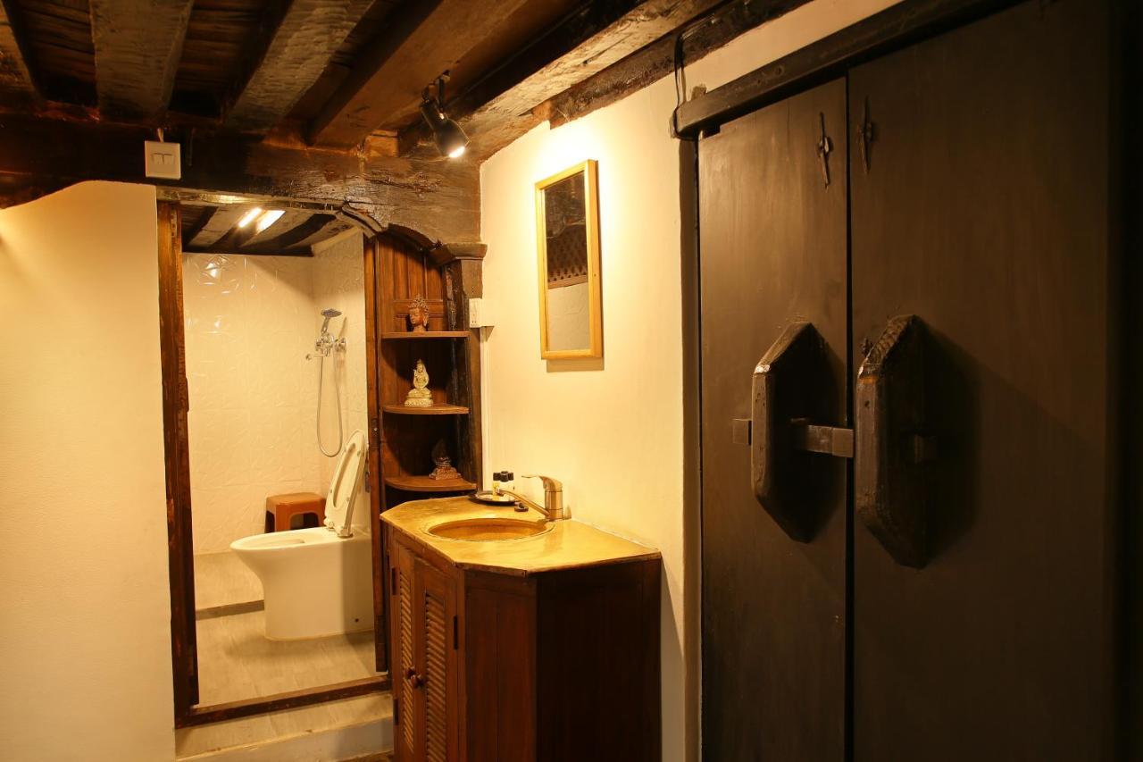 Newa Chen Historic House Unesco Lalitpur Extérieur photo