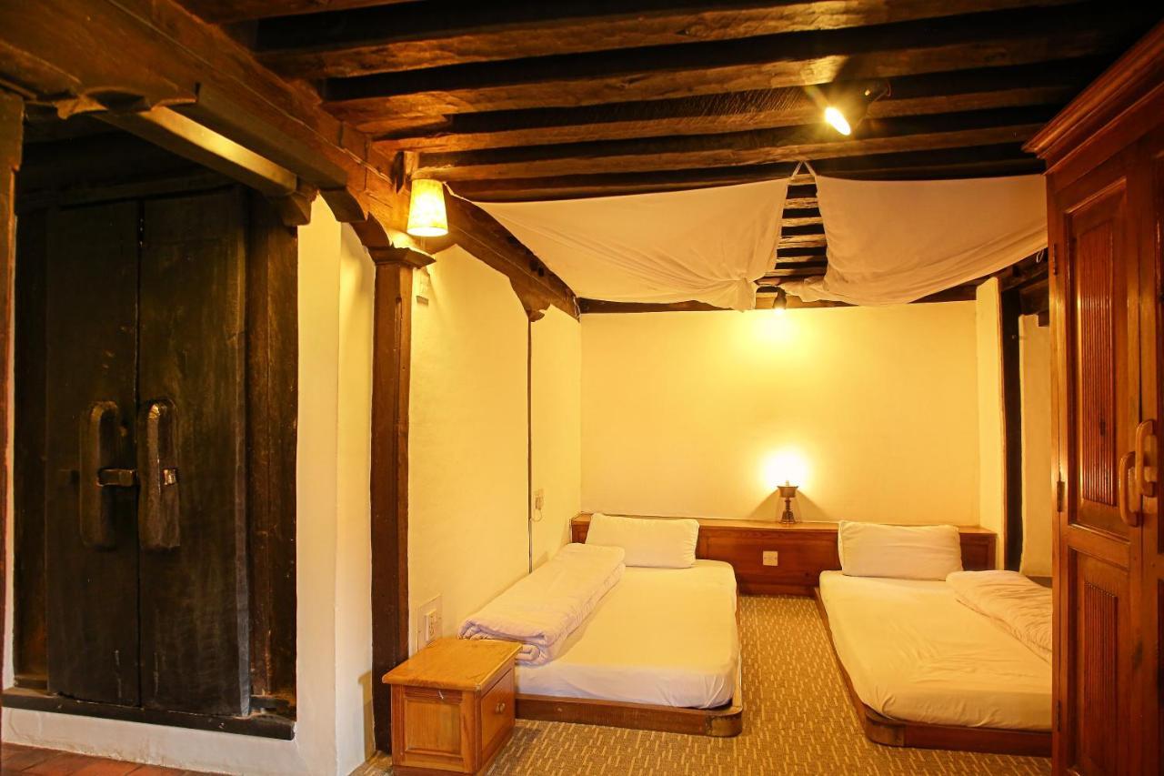 Newa Chen Historic House Unesco Lalitpur Extérieur photo